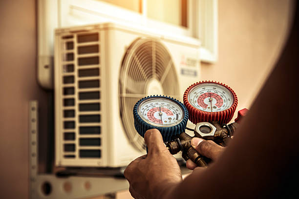 Professional Ac Installation technician working in Caseyville, IL